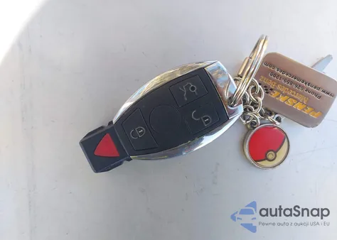 2010 Mercedes-Benz E 350 z USA, uszkodzony, nr VIN WDDHF5GB2AA098990